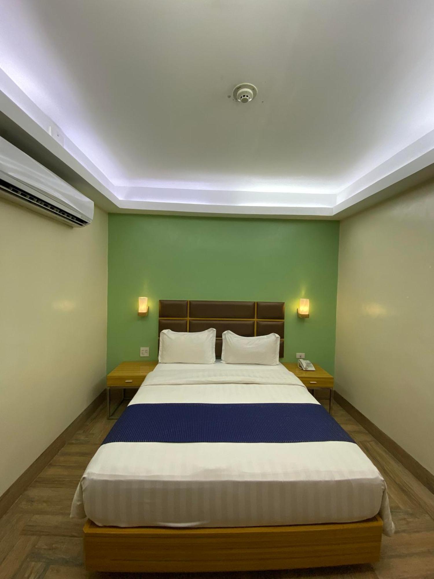 ZEN Rooms Sun Star Manila Exterior foto